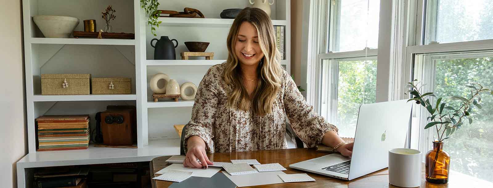 Small business owner working at her home office and utilizing autobooks.